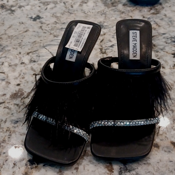 STEVE MADDEN AVILON FEATHER WOMEN'S EMBELLISHED BLACK SANDALS NWOB - Picture 2 of 7